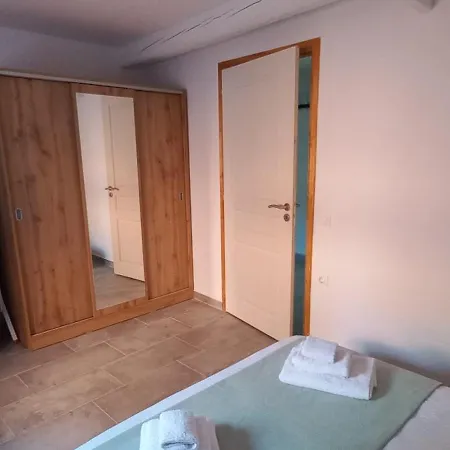 Ori Leni Case de vacanță Chlomos